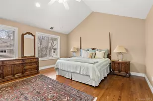 17 Stone Gate Ct, Smithtown, NY 11787 - Photo 9