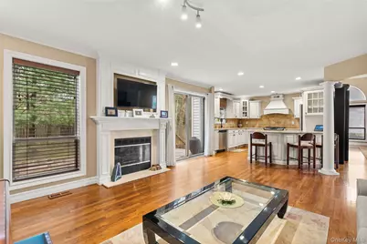 17 Stone Gate Court, Smithtown, NY 11787 - Photo 3