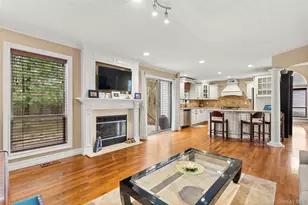 17 Stone Gate Ct, Smithtown, NY 11787 - Photo 3