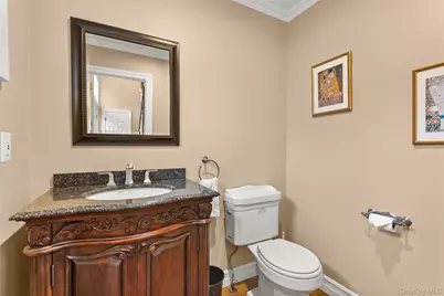 17 Stone Gate Court, Smithtown, NY 11787 - Photo 7