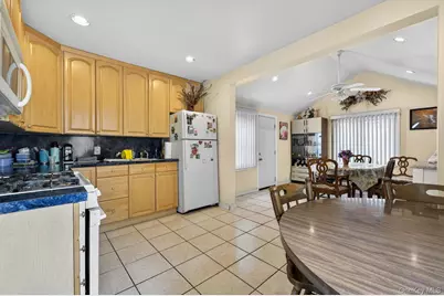 23 S Elm Street, Hicksville, NY 11801 - Photo 9