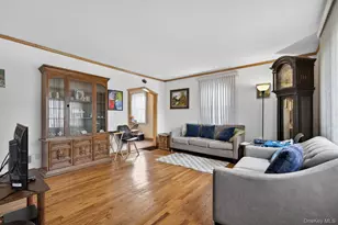 23 S Elm St, Hicksville, NY 11801 - Photo 5