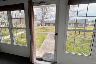 72 Enfield Ct, Ridge, NY 11961 - Photo 5