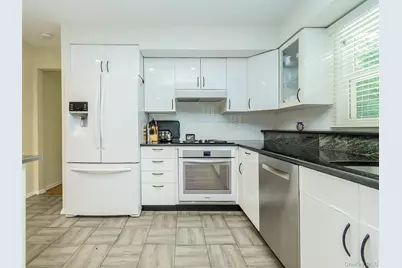 8 Laurel Way, Sea Cliff, NY 11579 - Photo 15