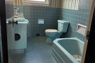 125 W Hoffman Ave, Lindenhurst, NY 11757 - Photo 9