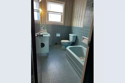 125 W Hoffman Avenue, Lindenhurst, NY 11757 - Photo 11