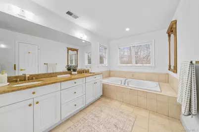 17 Nadworny Lane, Stony Brook, NY 11790 - Photo 23