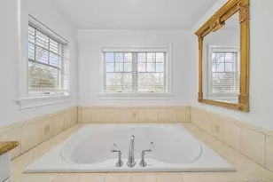 17 Nadworny Ln, Stony Brook, NY 11790 - Photo 9