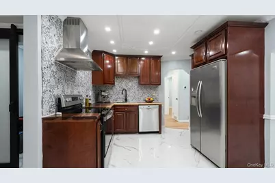 21 Linden Boulevard, Hicksville, NY 11801 - Photo 5