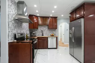 21 Linden Blvd, Hicksville, NY 11801 - Photo 5