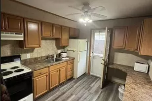 42 Hollyhock Rd, Levittown, NY 11756 - Photo 5