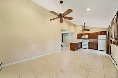 320 S Bayview Avenue, Freeport, NY 11520 - Photo 29