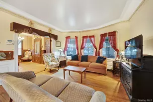 320 S Bayview Ave, Freeport, NY 11520 - Photo 9