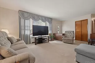 46 Bedford Ave, Massapequa, NY 11758 - Photo 5