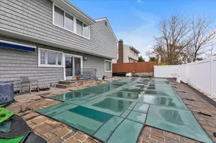 8 Branding Iron Ln, Glen Cove, NY 11542 - Photo 21