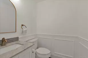 8 Branding Iron Ln, Glen Cove, NY 11542 - Photo 13