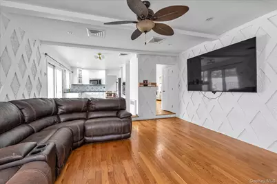 8 Branding Iron Lane, Glen Cove, NY 11542 - Photo 9