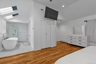 8 Branding Iron Lane, Glen Cove, NY 11542 - Photo 15