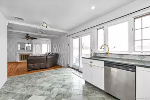 8 Branding Iron Ln, Glen Cove, NY 11542 - Photo 11