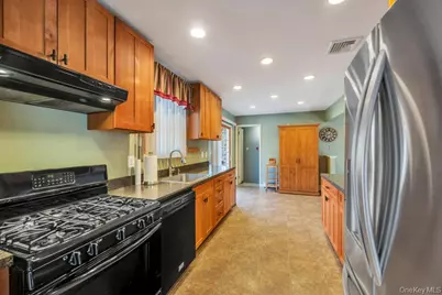 34 Giant Oak Road, Ridge, NY 11961 - Photo 21