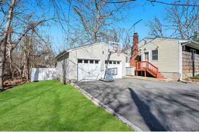 34 Giant Oak Road, Ridge, NY 11961 - Photo 5