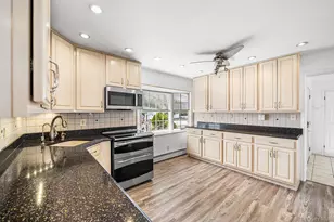 116 Red Maple Dr N, Levittown, NY 11756 - Photo 5