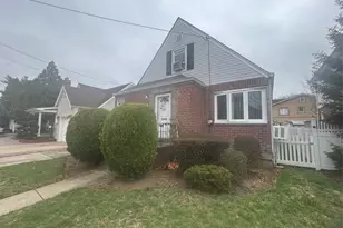 1514 Highland Ave, New Hyde Park, NY 11040 - Photo 3