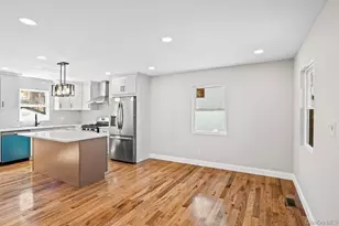 19 Rugby Rd, Merrick, NY 11566 - Photo 13