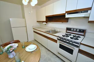 682 Tuckahoe Rd, Yonkers, NY 10710 - Photo 9