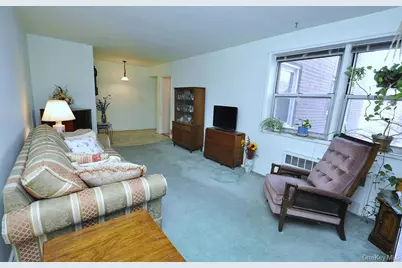 682 Tuckahoe Road #5H, Yonkers, NY 10710 - Photo 3