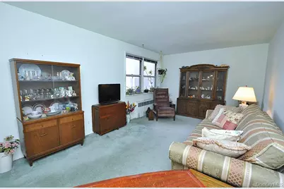 682 Tuckahoe Road #5H, Yonkers, NY 10710 - Photo 1