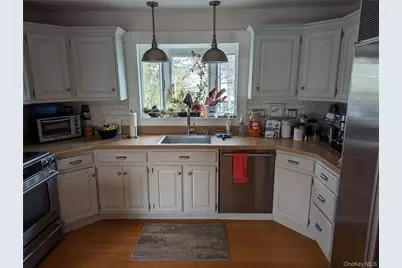 10 Hayes Road, Amityville, NY 11701 - Photo 9