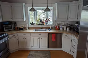 10 Hayes Rd, Amityville, NY 11701 - Photo 9