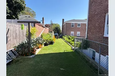 37 Spruce Street #2, Great Neck, NY 11021 - Photo 11