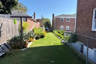 37 Spruce St, Great Neck, NY 11021 - Photo 11