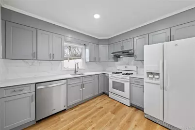 653 Meadow Road, Smithtown, NY 11787 - Photo 13