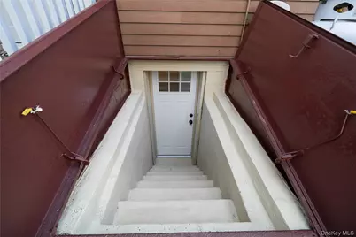 653 Meadow Road, Smithtown, NY 11787 - Photo 33