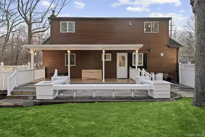 653 Meadow Road, Smithtown, NY 11787 - Photo 37