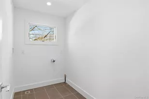 16 Otsego Pl, Jericho, NY 11753 - Photo 37