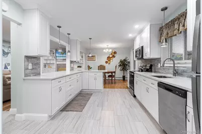 164 Colonial Springs Road, Wheatley Heights, NY 11798 - Photo 15