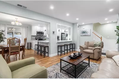 164 Colonial Springs Road, Wheatley Heights, NY 11798 - Photo 9