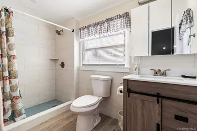 164 Colonial Springs Road, Wheatley Heights, NY 11798 - Photo 27