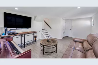 33 Wiltshire Drive, Commack, NY 11725 - Photo 9