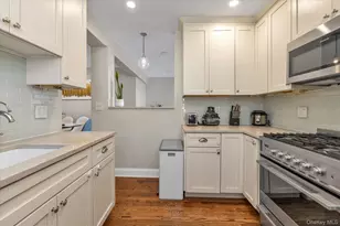 530 Dubois Ave, Valley Stream, NY 11581 - Photo 9