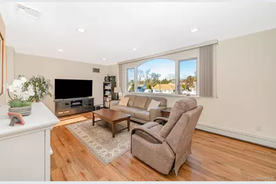 15 Chadwick Road, Syosset, NY 11791 - Photo 5