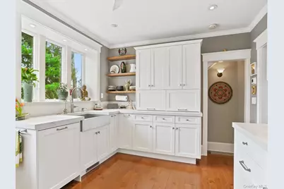 36 Howard Avenue, White Plains, NY 10606 - Photo 7