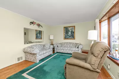 226 Lee Avenue, Hicksville, NY 11801 - Photo 3