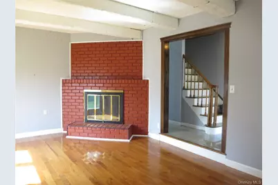 327 Town Line Road, East Northport, NY 11731 - Photo 21