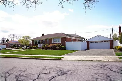 39-18 Berger Avenue, Bethpage, NY 11714 - Photo 3