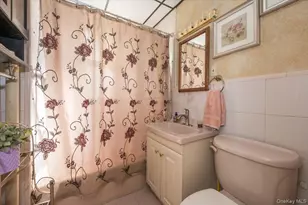 717 Calhoun Ave, Bronx, NY 10465 - Photo 15